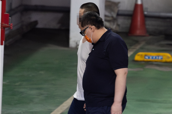 台北地檢署偵辦前民進黨黨工涉共諜案，10日依違反國安法等罪起訴邱世元（前）等人。圖/中央社