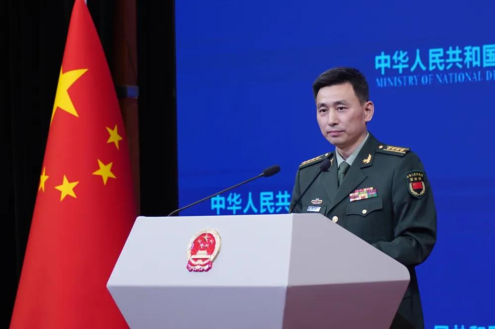 大陸國防部發言人張曉剛17日也同步開炮，批評日本安保政策的進攻性及擴張性。圖／取自中國國防部