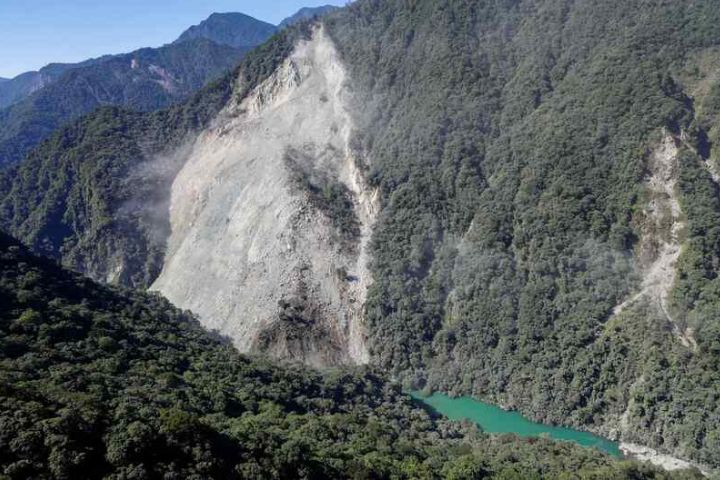 花蓮萬里溪堰塞湖蓄水量持續攀升　地方整備待命準備撤離