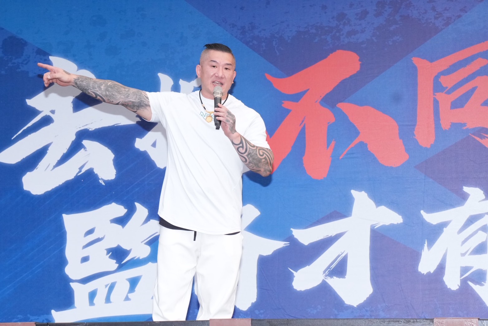 館長是統戰樣板？民進黨恭喜他獲國際認證 藍營反嗆：綠委夫也上中共官媒