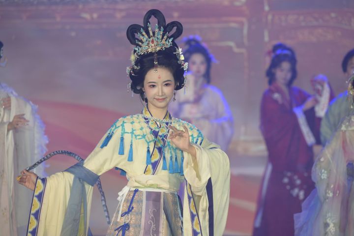 兩岸聯合漢服秀、歌舞節目輪番上演,以年輕化舞臺表達傳遞青年傳承傳統文化的初心。圖/主辦單位提供