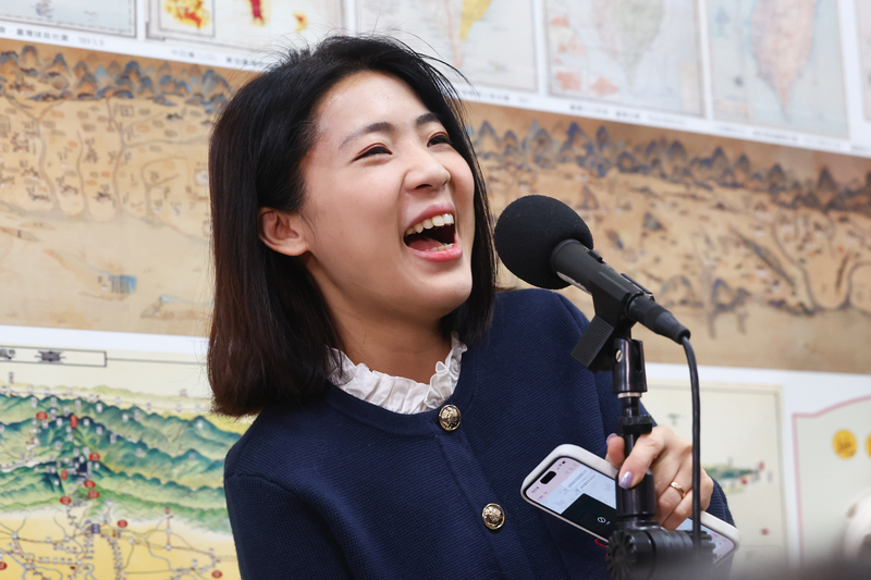民進黨前立委余天的女婿陳鑒，涉嫌擔任詐騙集團「車手頭」被檢警逮捕收押，民進黨對此一片靜默，國民黨立委徐巧芯回應，這證明加諸她身上不合比例攻擊有多荒謬。圖／中央社