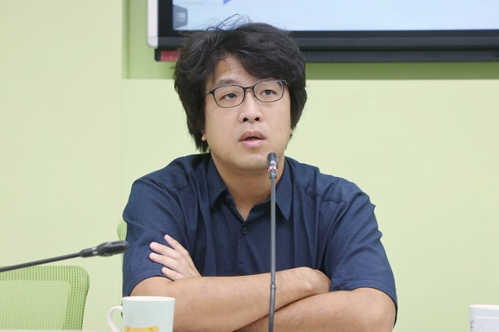 沈伯洋指「裝備長灰塵」釀打靶意外 粉專批：這種草包怎當國防立委