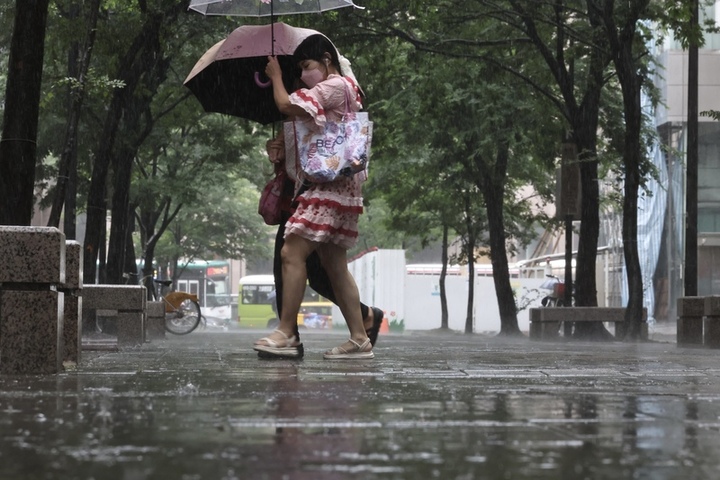 低壓帶與西南風挾水氣　中南部今夜起整周有雨