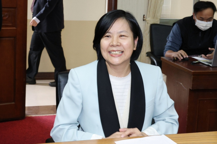 槓到底！不甩韓國瑜尊重李貞秀職權　陸委會表態不接受質詢、索資