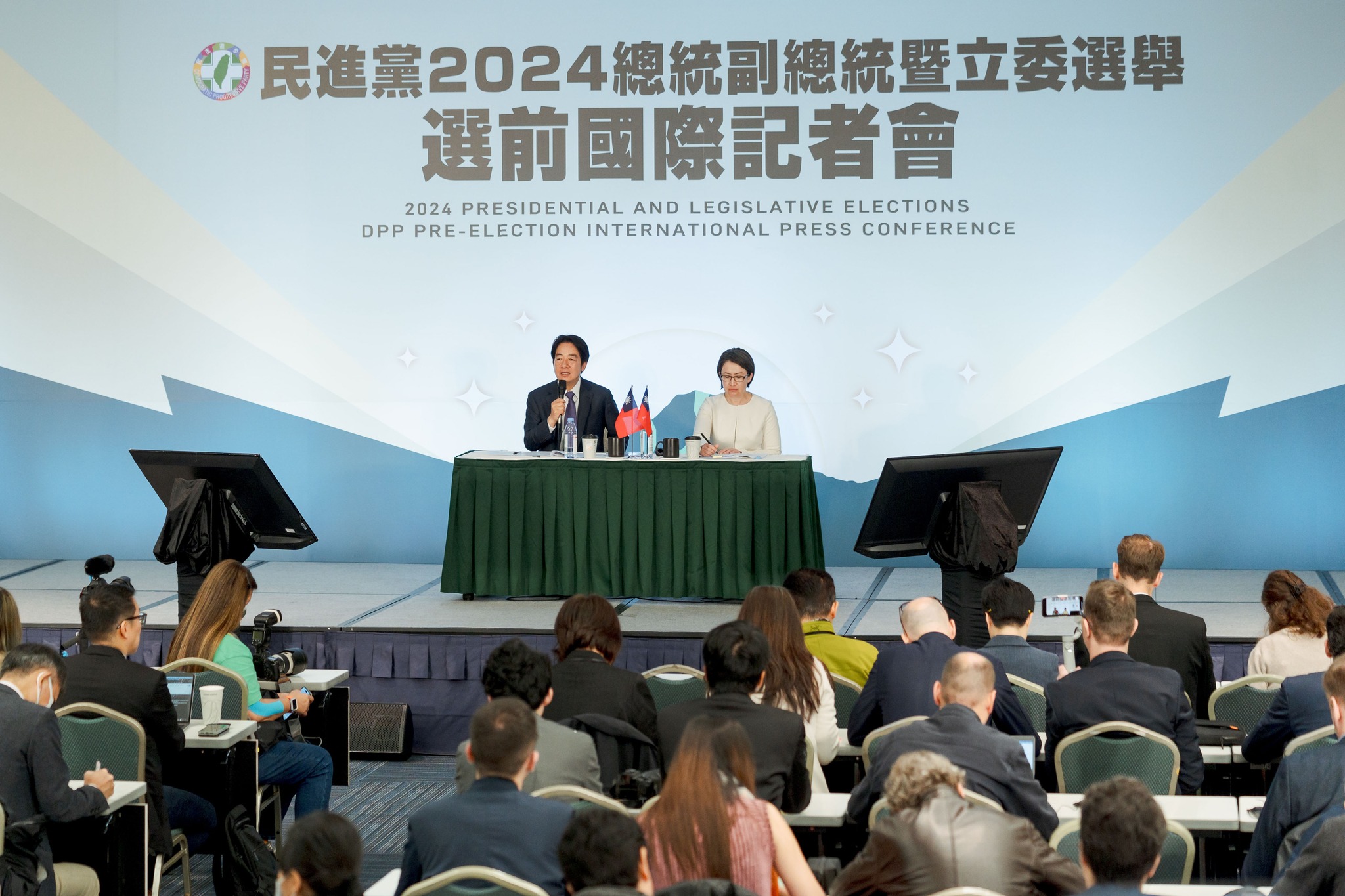 賴清德召開選前國際記者會，外媒意外關注起台灣民怨之首高房價，賴清德回應，台灣與全球遭受疫情衝擊，但台灣在全國民眾支持政府防疫之下，受到的影響是少的。圖／取自賴清德臉書
