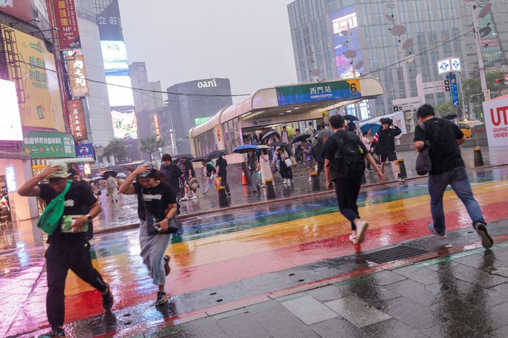 鋒面報到氣溫稍降　中部以北留意短延時豪雨