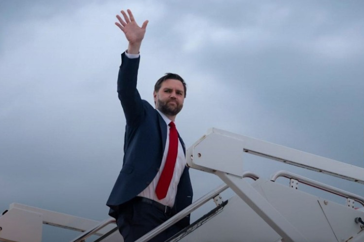 【伊朗危機】啟程赴巴基斯坦主持關鍵談判　范斯行前警告伊朗勿「耍手段」