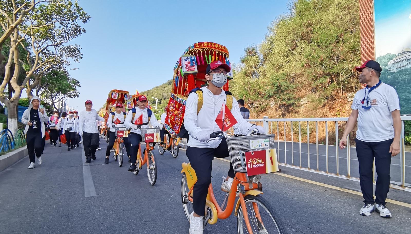 陸委會今天（27日）將前往陸港澳旅遊提升為「橙色」警示，僅次於最高級的紅色警示，藍委牛煦庭認為，這樣只會擴大兩岸的敵意螺旋。圖為昆山台胞前往湄洲進行「尋根之旅」。圖／取自莆田廣播電視台