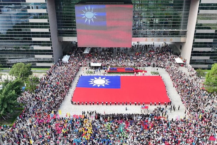 公民考卷「把台灣寫成中華民國」被圈起來？校方：未針對該題扣分