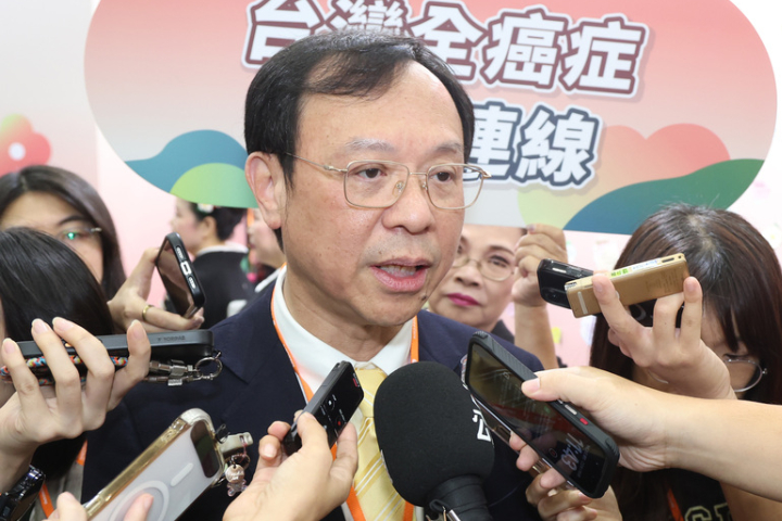 對於川普政府新祭出的「藥品100％關稅」，衛福部長石崇良直言，部分進口藥物可能面臨價格上升或供應壓力。圖/中央社