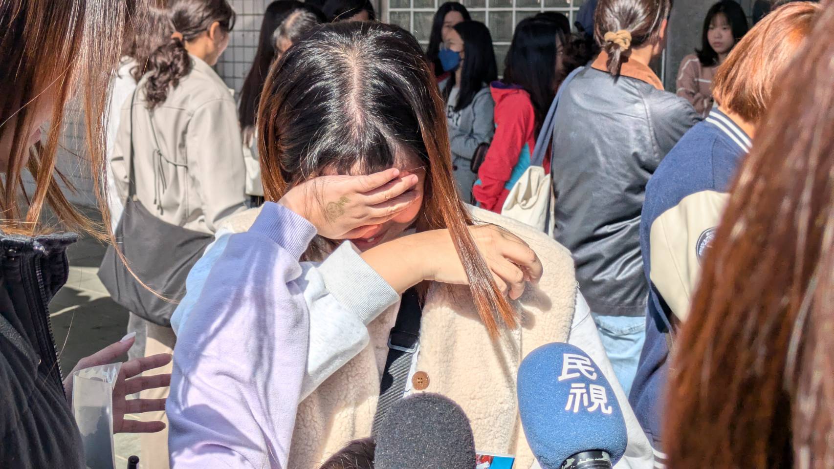 大陸粉絲親睹馬龍本人竟激動泛淚,6歲女兒為其拭淚。圖/高陸攝