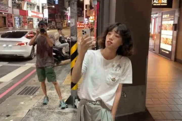 嗆葉元之女青鳥現身災區！竟身穿綠議員背心 網諷：果然自己人