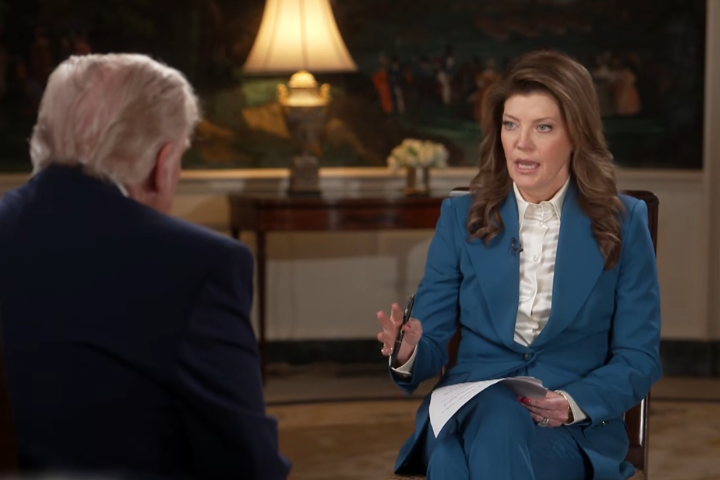 主持人歐唐納現場朗讀前一天闖入晚宴槍手的「犯罪宣言」，激怒川普。圖/翻攝自60 Minutes YouTube頻道（https://www.youtube.com/watch?v=wIOvAl8u1xs）