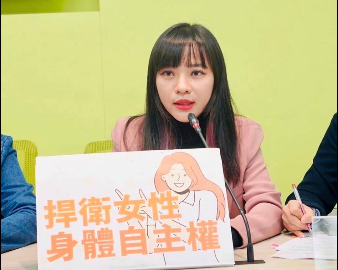 民進黨高雄立委黃捷罷免案可進入二階連署。圖/取自黃捷臉書 