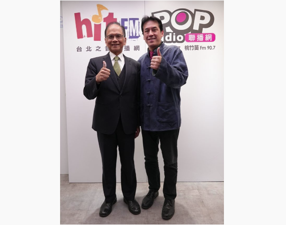 立法院長游錫堃（左）今（25）日接受廣播專訪，他表示，很有信心連任院長。圖/取自黃暐瀚臉書