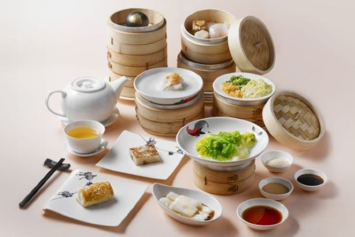 台北圓山大飯店今年首度推出最適合揪團共享的團購優惠，包括平日自助式午晚餐及下午茶券，最低折扣7折起。圖/圓山大飯店提供