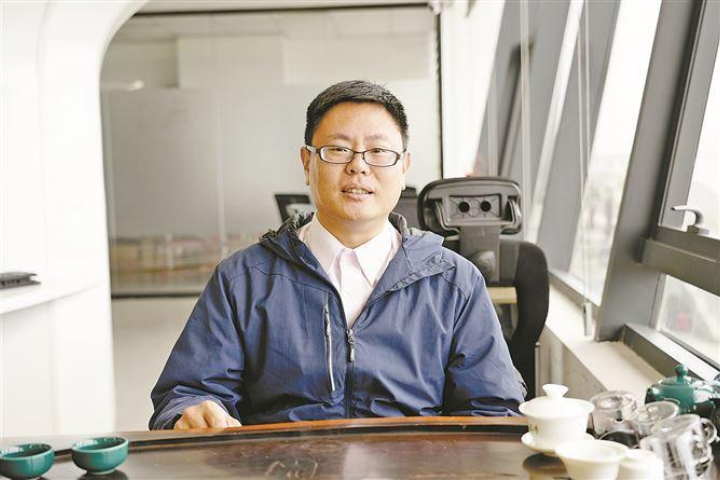 身分證遭註銷成「地球流浪人」 張立齊下跪磕頭：對不起家人