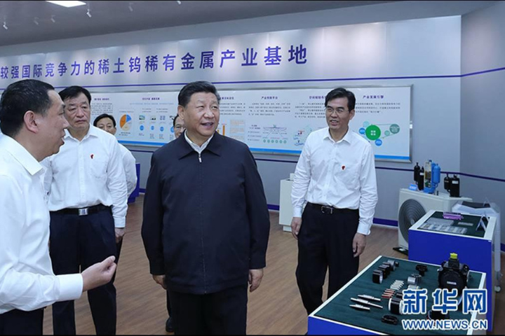 大陸國家主席習近平（右二）2019年前往江西贛州市考察稀土產業。圖/取自新華網