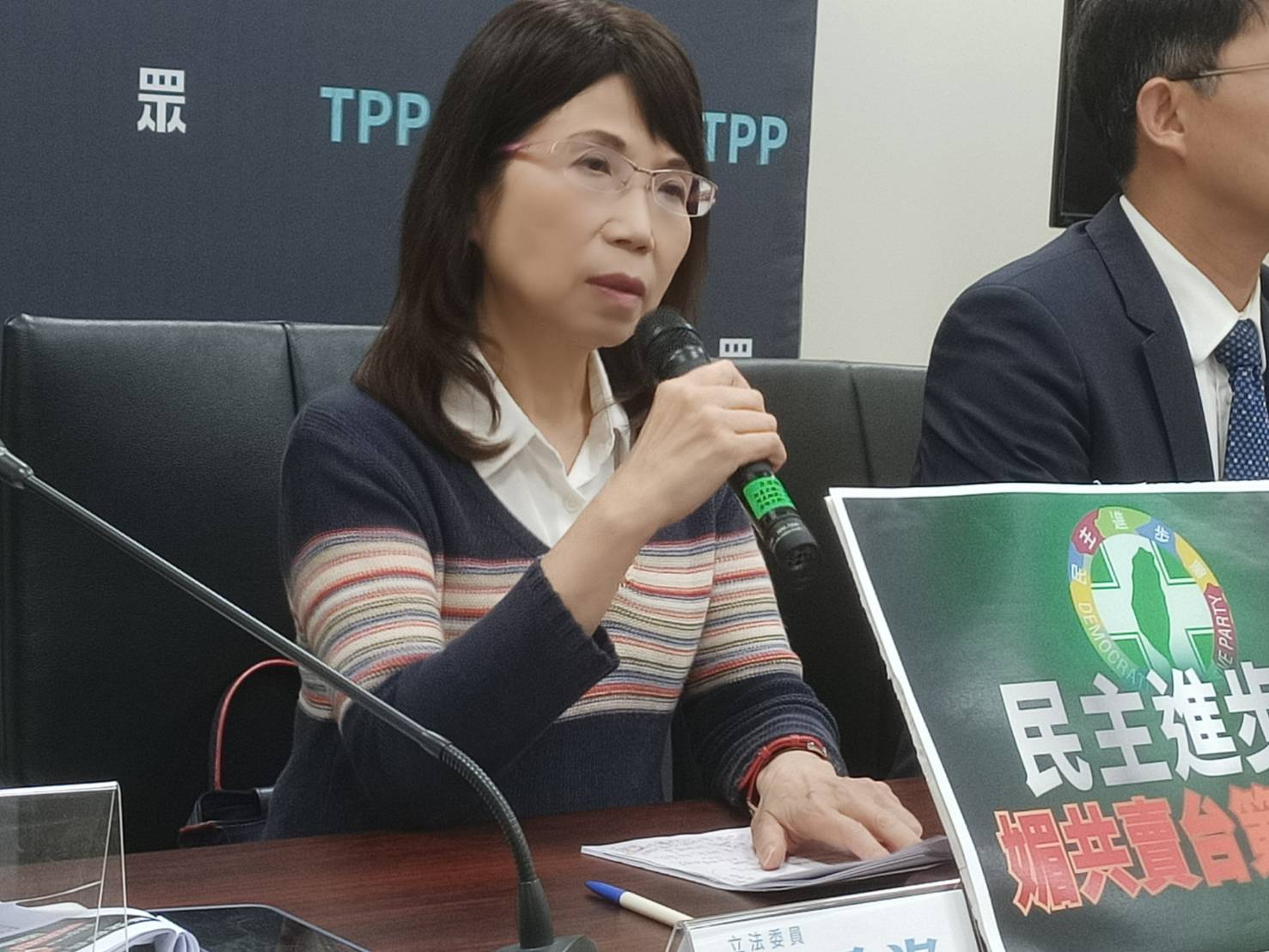 民眾黨立委陳昭姿(圖)在臉書「敬告綠營的朋友與迄今的扁友們」，強調盲目的支持與寵溺，才是在傷害台灣。圖/記者簡立欣攝