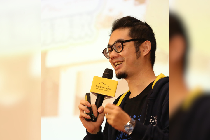 齊柏林之子齊廷洹日前赴苗栗圖書館演講,卻遭承辦人傳訊息羞辱。圖/取自齊廷洹臉書