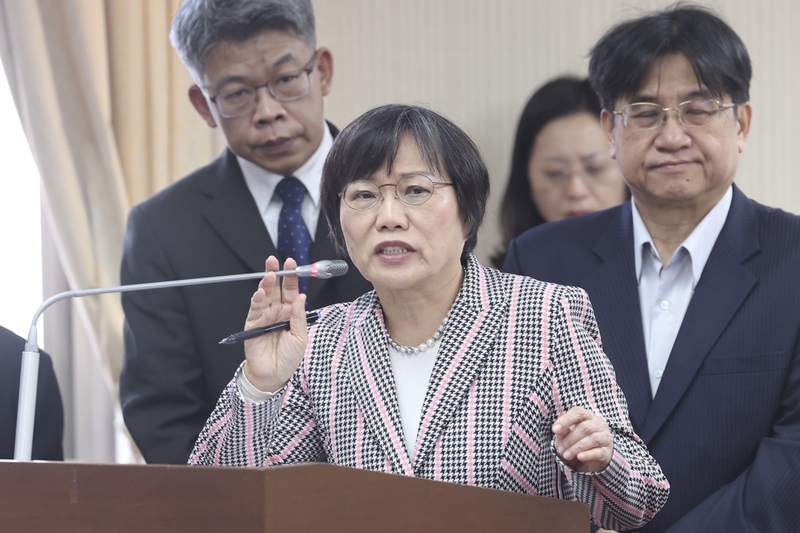 內政部長劉世芳（前）列席立院內政委員會報告備詢。圖/中央社