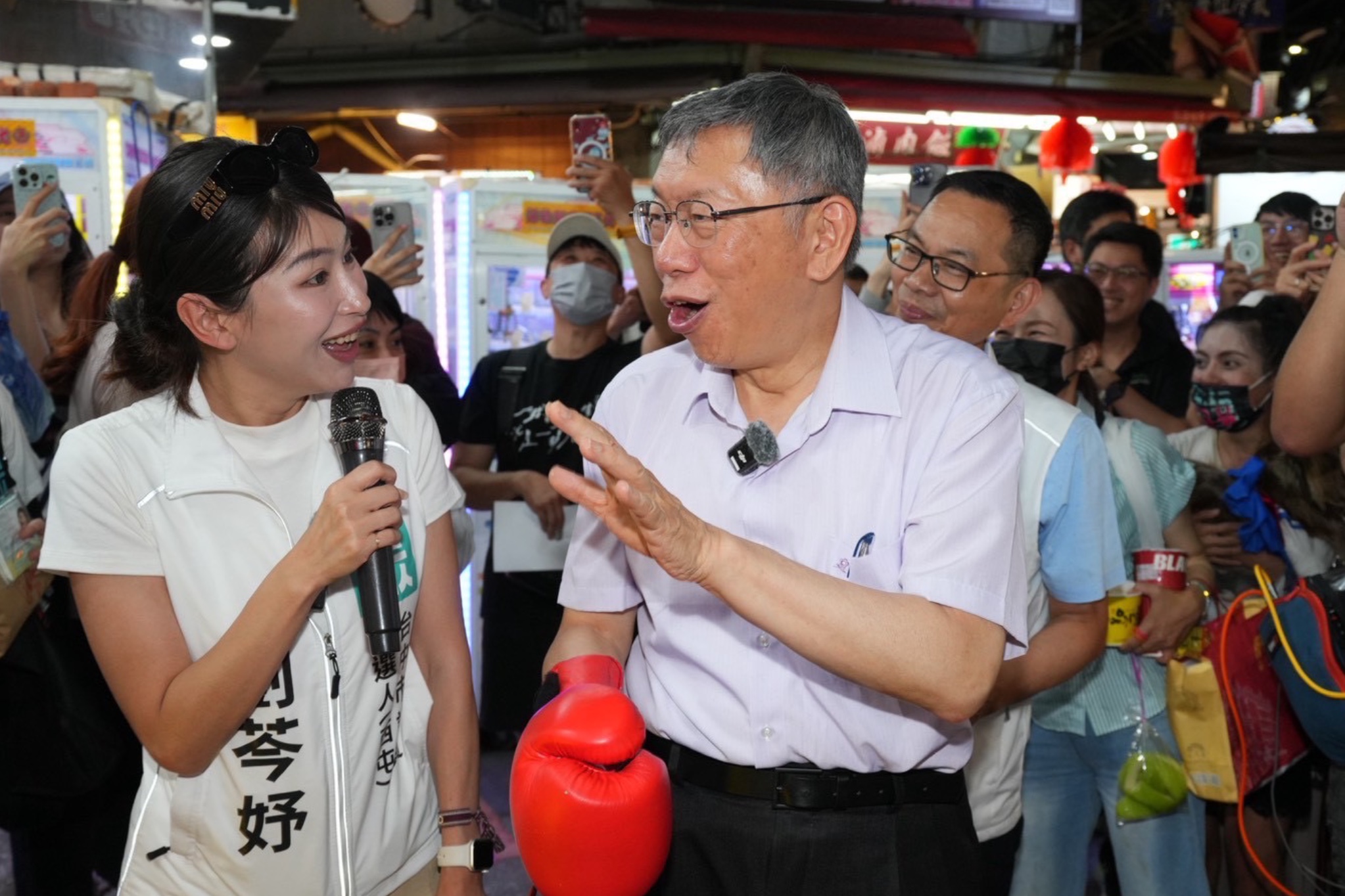 柯文哲被噴辣椒水攻擊　黃國昌籲：停止仇恨暴力 