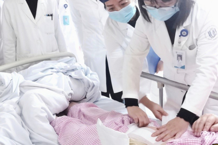 浙江女子高血壓就醫查出懷孕8個月  當天剖腹產誕下一男嬰