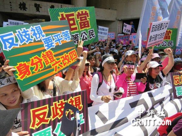 陸配希望比照外配取得身分證年限，由6年縮至4年。圖/取自中評社