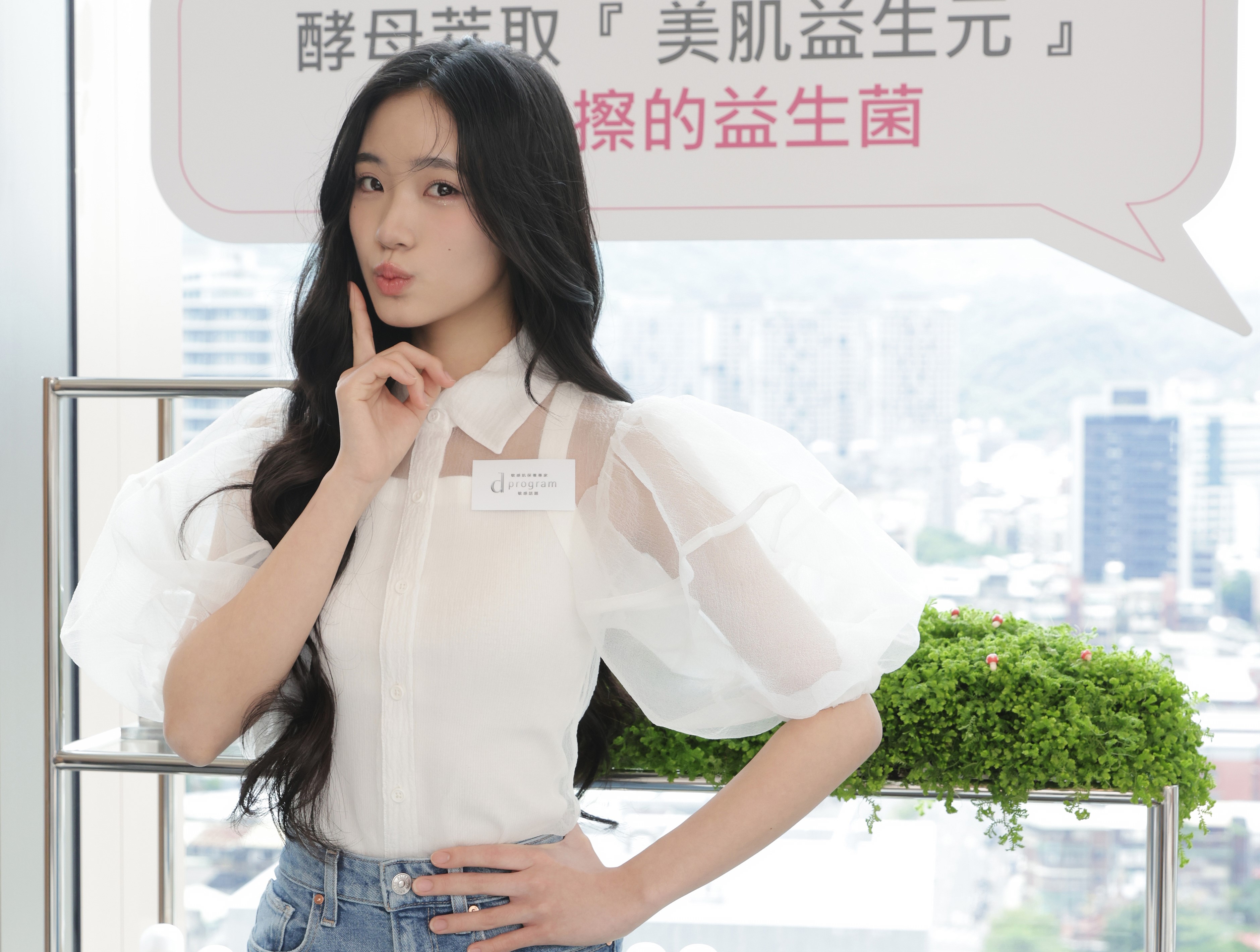 從小因為媽媽是小S的關係，Lily許韶恩的名字常出現在媒體上，現年16歲的她接下了保養品的代言活動。圖/d program敏感話題提供