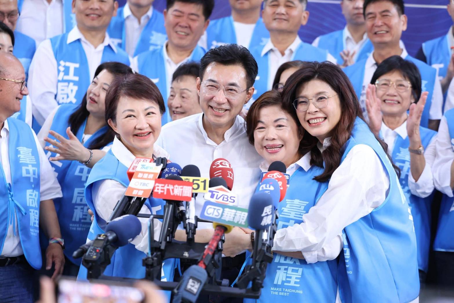 鄭麗文和盧秀燕說要「抱抱」大和解　結果抱了嗎？