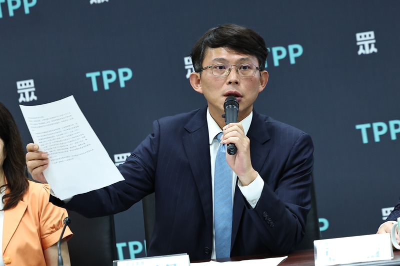 藍喊罷免綠衛兵，民眾黨主席黃國昌表示，為護航執政團隊，不惜大造謠的委員，「我相信非常多的公民朋友看不下去了」。圖／中央社