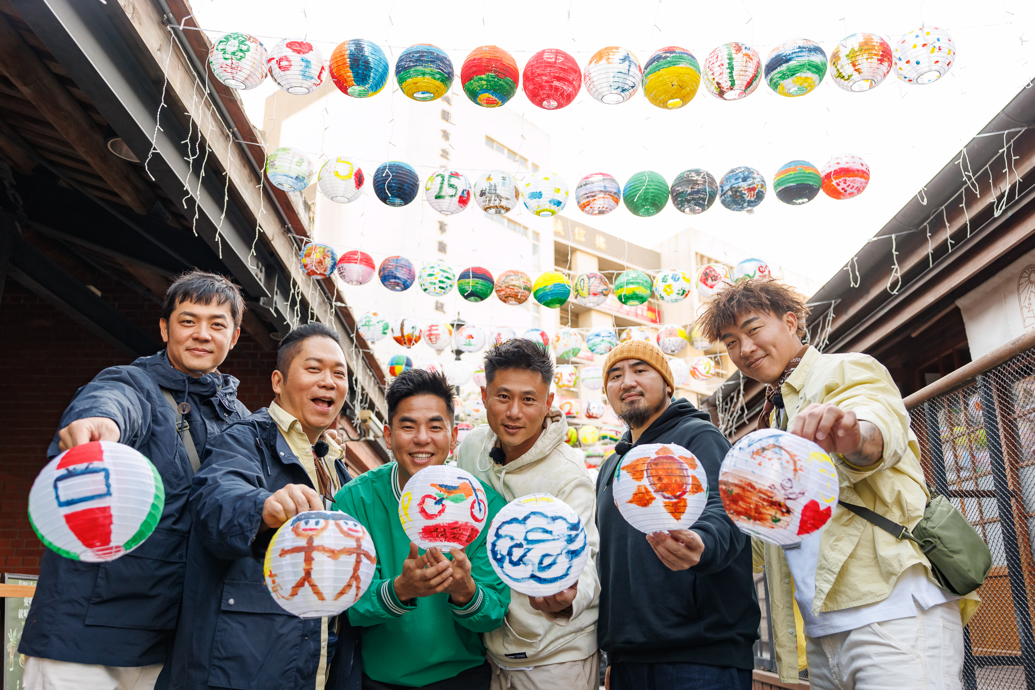 姚元浩（左起）、卜學亮、柯有倫、彭小刀、Matzka、郭泓志來一場大男人的浪漫約會。圖/好看娛樂提供