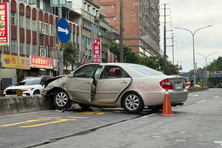 圖為新北市三峽區5月19日發生嚴重車禍。面對「台灣是行人地獄」臭名，國立成功大學交通管理科學系助理教授鄭祖睿6月30日投書外媒，表示由於缺乏結構性改革和明確的問責制，台灣道路對行人來說十分危險。圖/中央社