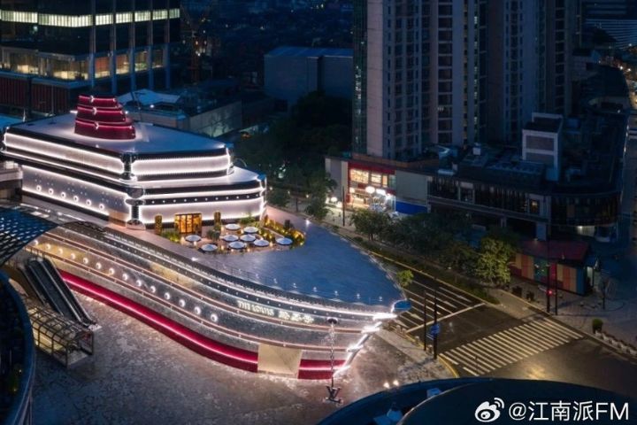 法國奢侈品牌路易威登在上海揭幕其全球唯一的巨型建築裝置——「路易號」。圖/取自江南派FM微博