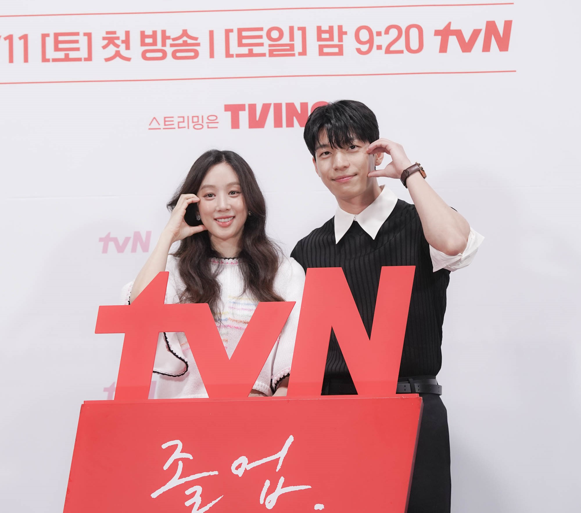 《畢業》男女主角鄭麗媛（左）、魏化儁將演繹「全糖姐弟戀」的美好。圖/Hami Video提供