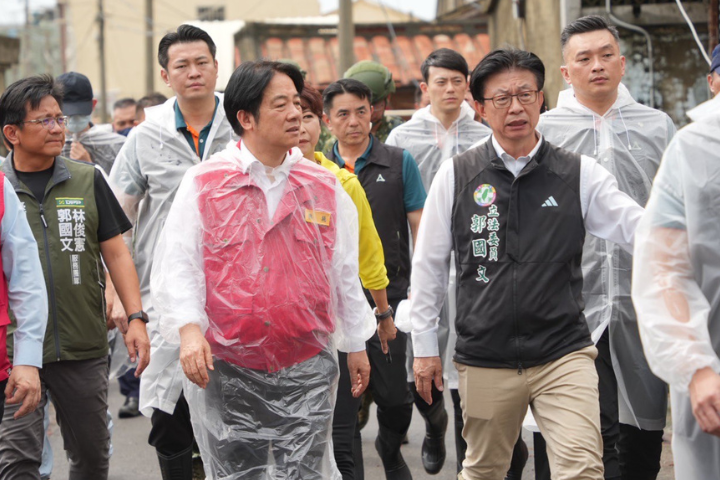 面對台南災民抱怨手機沒訊號，賴清德竟喊「郭國文可以啊」。圖/取自郭國文臉書