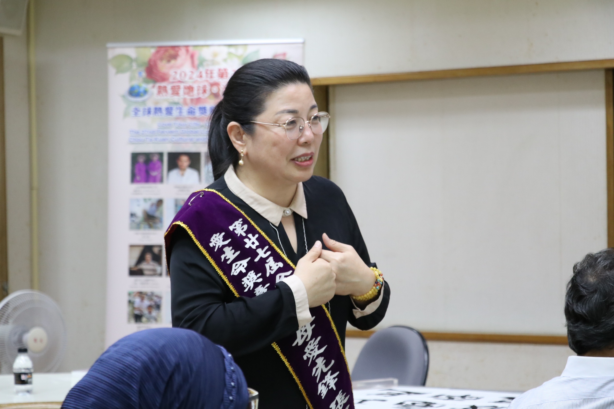 中國大陸母愛先鋒張銀俊代表全球熱愛生命獎章得主致詞，肯定中華日報78年如一日「堅守誠信、倫理、創新、卓越等核心價值」，成為優質媒體文化的領航者。圖/周大觀基金會提供