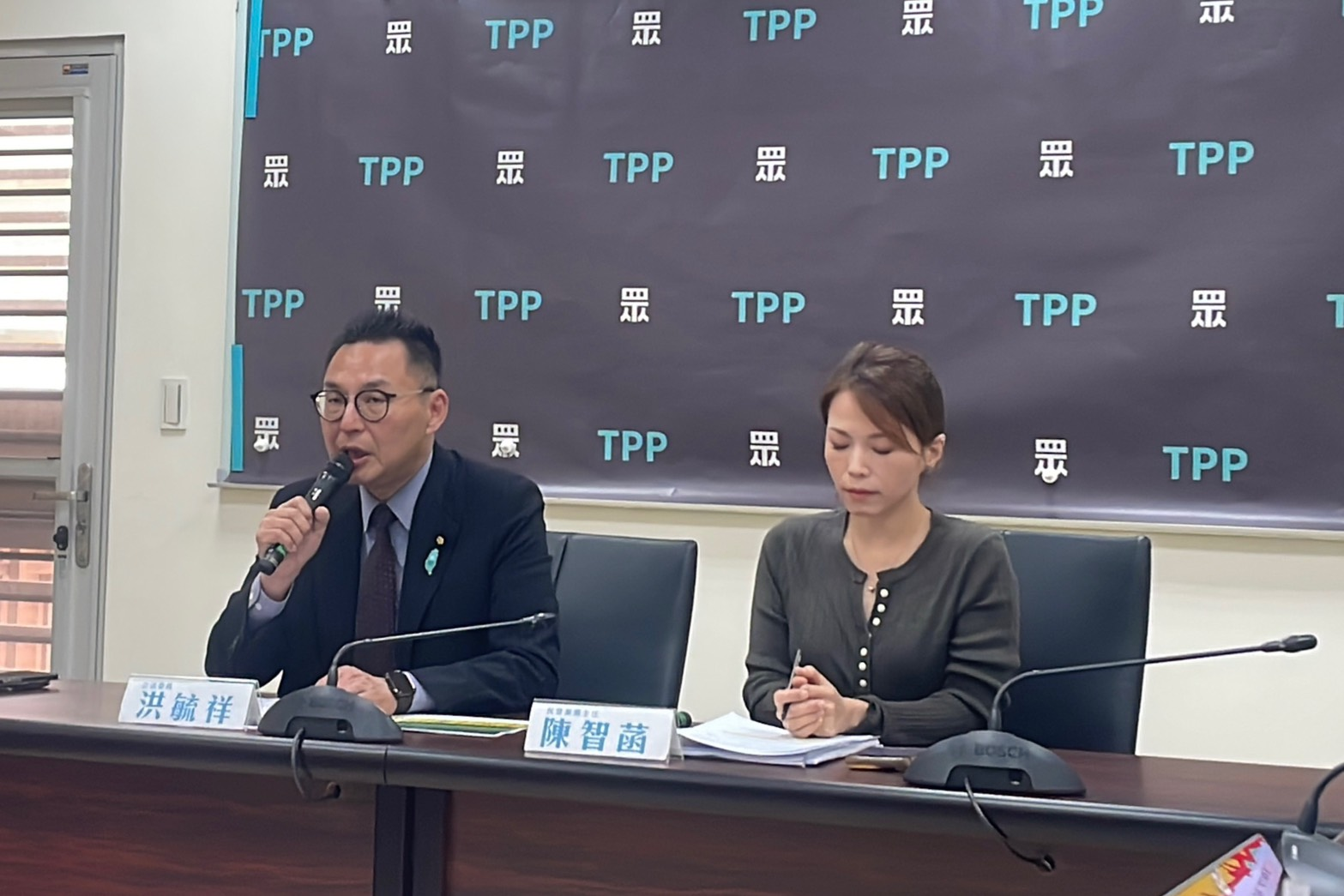 徐佳青請辭獲准　僑委會影片「露餡」　民眾黨團批保全綠營選情：斷尾求生