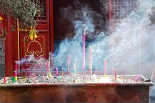 今年12月26日是今年最後一個天赦日，命理師柯柏成表示，信眾可請上天赦免其罪。圖/取自柯柏成臉書