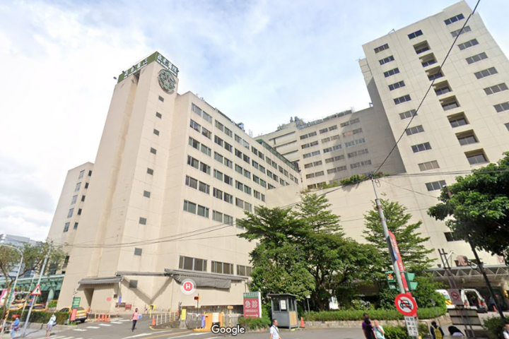 亞東醫院23日率先全國施打失智症新藥「欣智樂」，首例為83歲女性患者。圖/取自Google Maps網頁