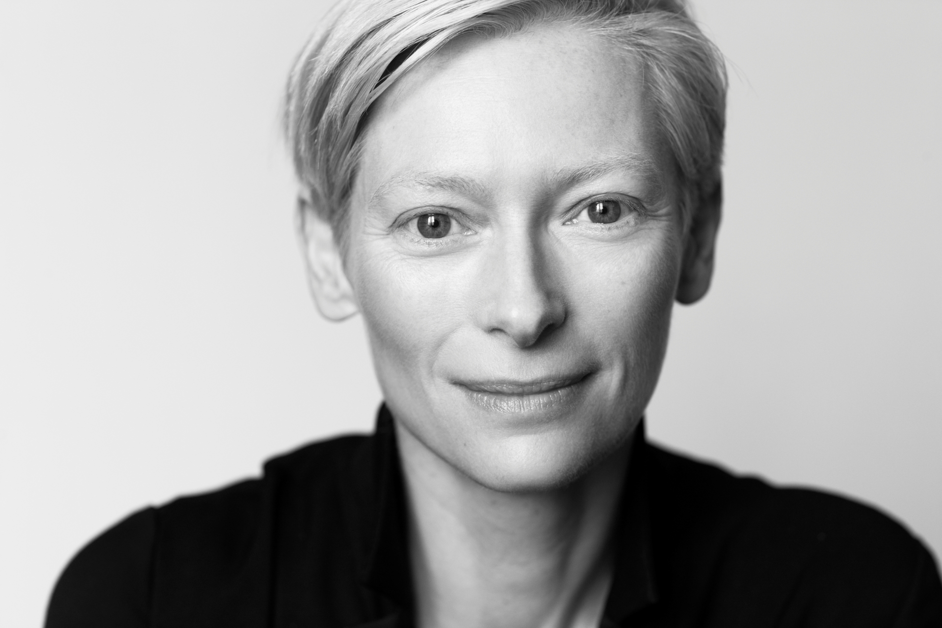 演員蒂妲・史雲頓（Tilda Swinton）首次來台演出。圖/台北表演藝術中心提供，攝影：Ruediger Glatz