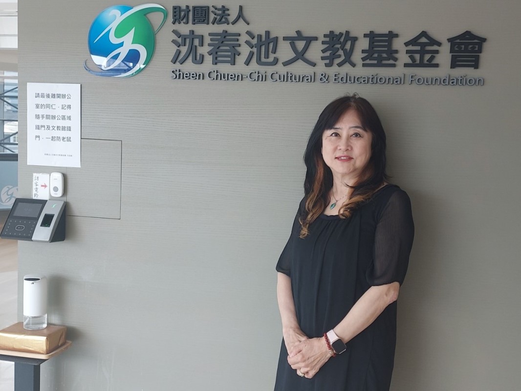 財團法人沈春池基金會祕書長石靜文獲金卓獎肯定，榮獲「兩岸文化貢獻獎」。圖/沈春池文教基金會提供