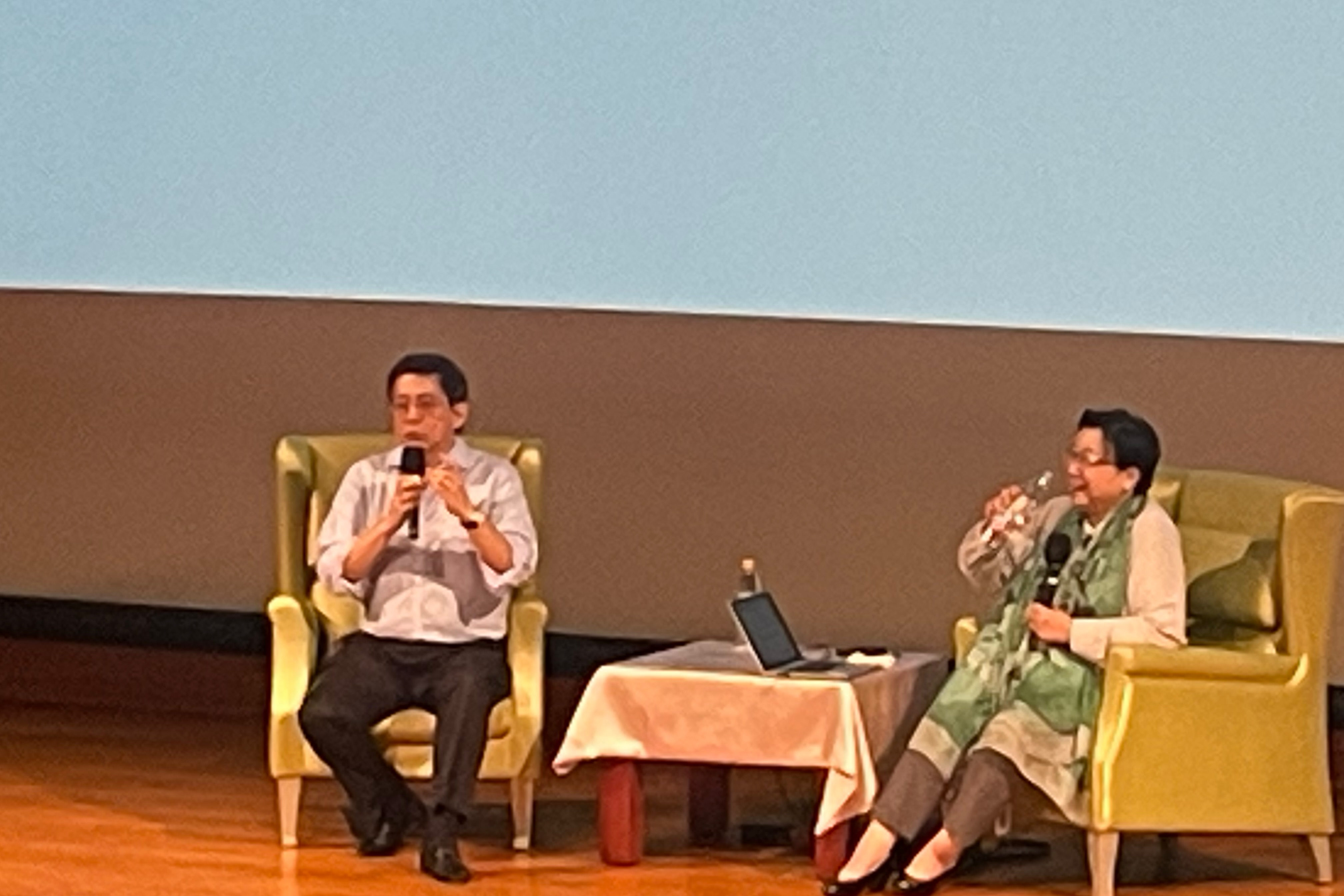 歷史學者郭岱君（右）在福華文教會館舉辦抗爭80週年紀念演講。圖/記者洪子苓攝