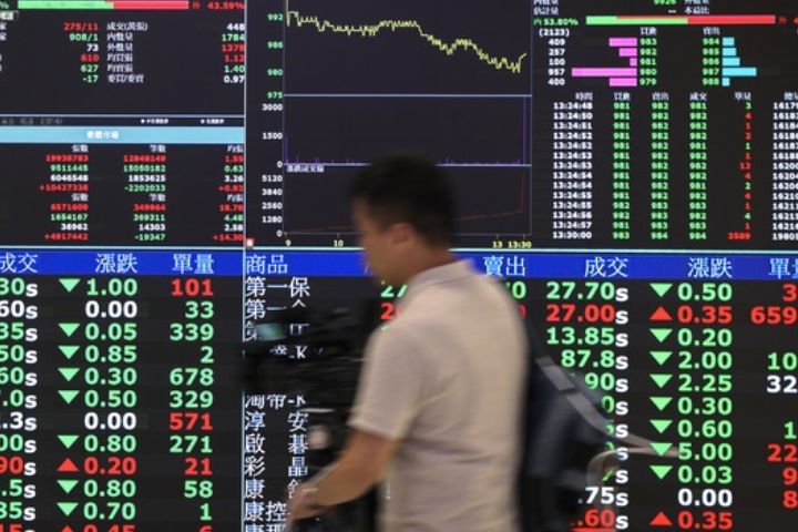金管會今天（23日）宣布，將自26日（下周一）起，全面解除「限空令」。圖/中央社