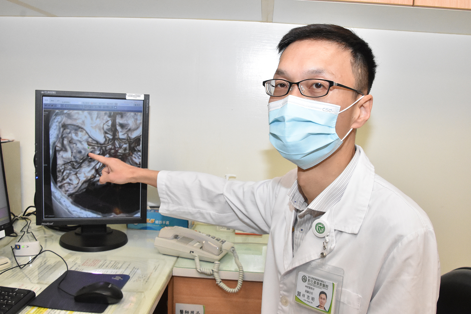 林志明醫師表示，彰化基督教醫院成立中風中心，早期布局急性中風治療，更透過中風臨床決策支援資訊系統介入來精準評估病人狀況，大幅提升醫療品質。圖／彰化基督教醫院提供
