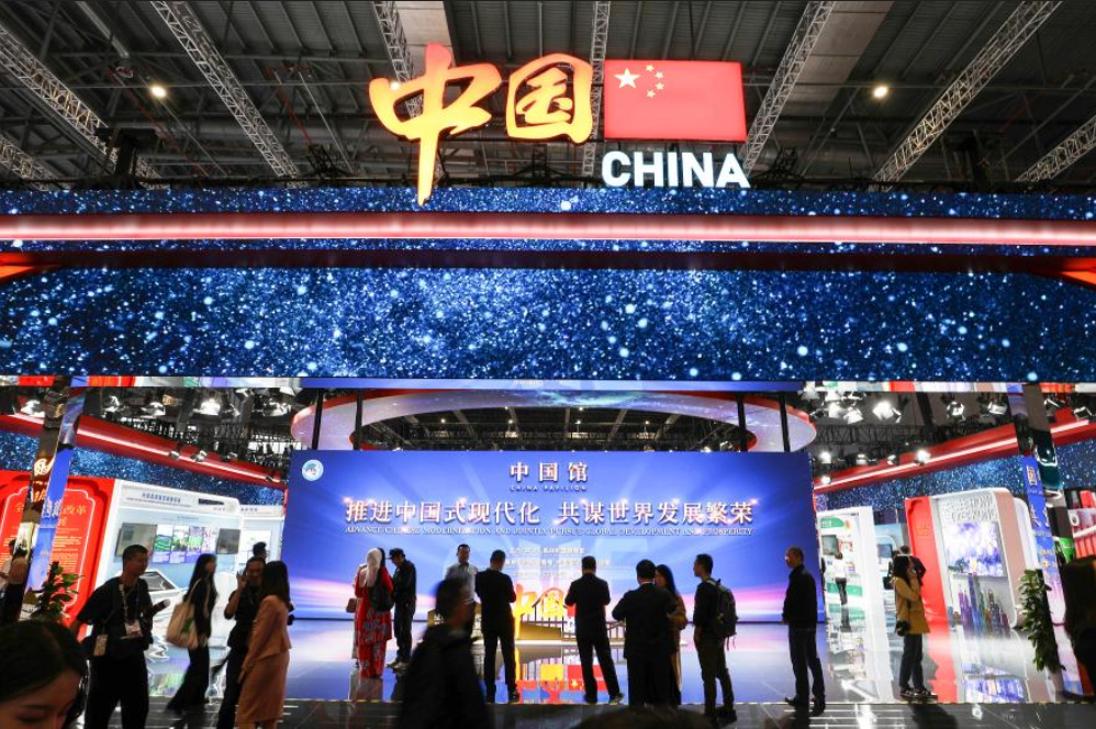 2024年11月，第七屆中國國際進口博覽會在上海舉行，主題強調「共謀世界發展繁榮」。圖/取自新華網