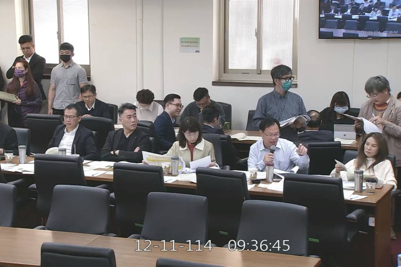 立法院長韓國瑜11日召集停砍年金法案黨團協商，由於藍綠白無共識，韓國瑜宣布交院會處理。圖/翻攝自國會頻道