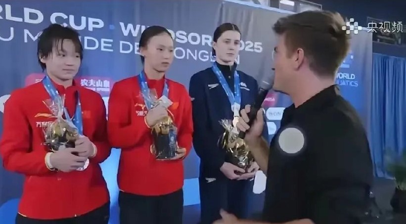 17歲的東京奧運冠軍全紅嬋（左）連續跳水世界盃兩站僅獲銀牌，引發網友熱議。圖/取自央視頻影片