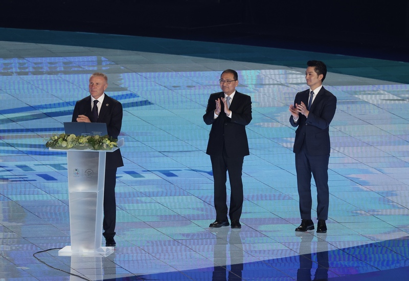2025雙北世壯運開幕典禮17日晚間在台北大巨蛋盛大登場，國際壯年運動總會（IMGA）會長鮑卡（Sergey Bubka）（左）出席與會並致詞。右起為台北市長蔣萬安（右）、新北市長侯友宜。圖/中央社